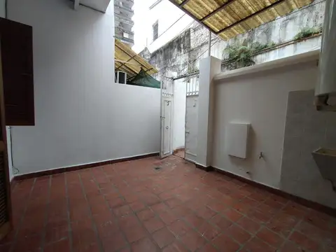 Dpto de pasillo. Centro, 1 dormitorio, Patio