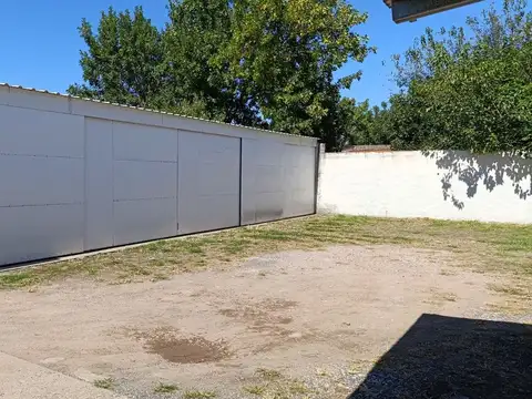 SE VENDEN COCHERAS Y GALPON, EXCELENTE UBICACION