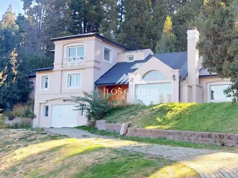 Casa unica 4 dormitorios, jardin, Vista al lago Bº Belgrano