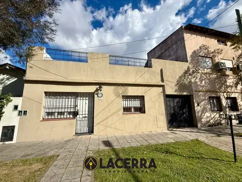 Casa 3 ambientes con cochera en Carapachay Apto Crédito