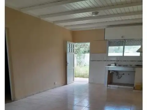 Casa 2 ambientes con 1 baño