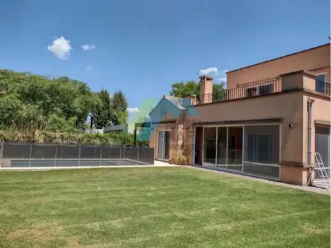 Casa Chalet  en Venta en San Carlos Country Club, Pablo Nogues, Malvinas Argentinas