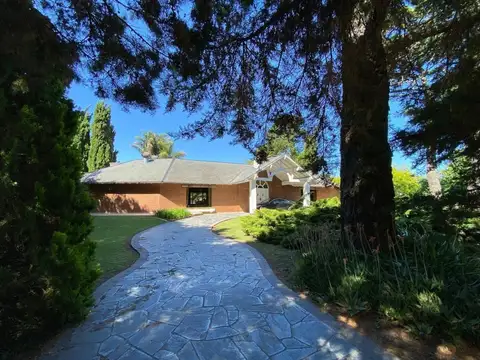 Casa quinta en venta barrio Golf Los Acantilados