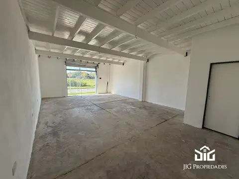 LOCAL | 54 M2 | VIDRIERA | ALTO TRÁNSITO | COMERCIAL | PILAR