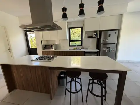 Casa 5 ambientes con 3 baños