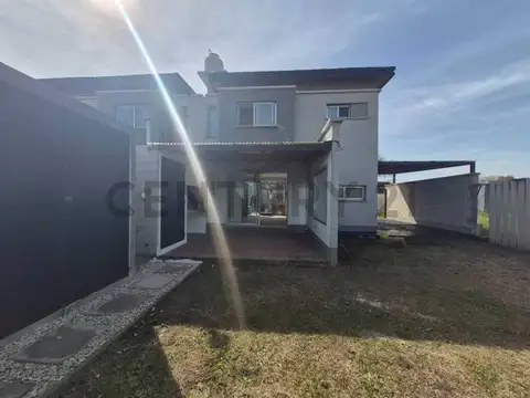 513 entre 142 y 143 Dúplex Casa  en Complejo Cerrado en venta. FINANCIACION 