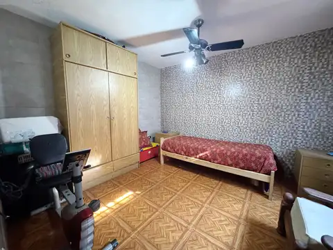 Tipo Casa con entrada independiente de 3 ambientes con terraza y quincho