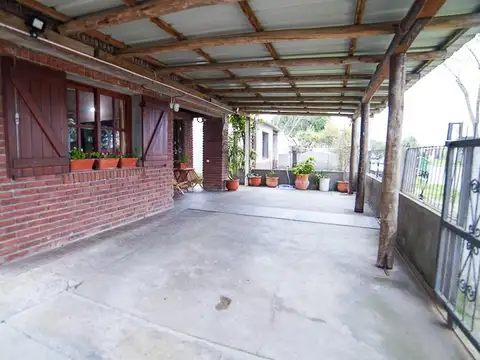 Casa en venta c/ cochera en Cerro Pelado