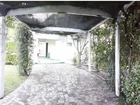 Casa en Venta con 3 cocheras