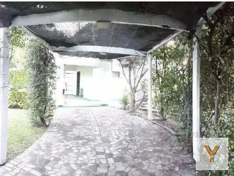 Casa en Venta con 3 cocheras