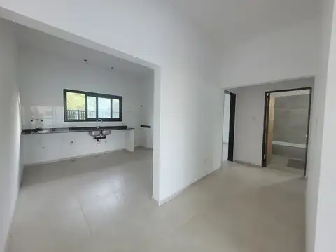 Casa 4 ambientes con 2 baños