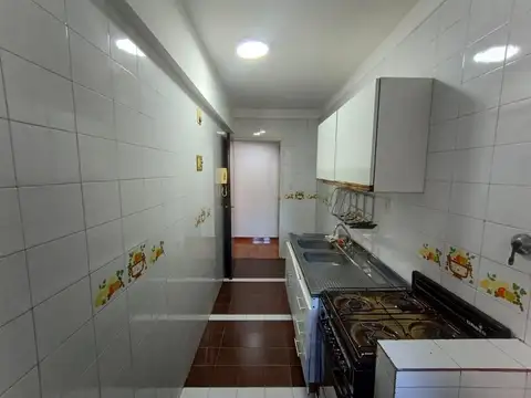 Excelente 3 ambientes y medio c/ BALCÓN AL FRENTE 