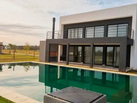 VENTA CASA 5 AMBIENTES PUERTOS DEL LAGO SECTOR NATIVAS CON PILETA FINANCIA