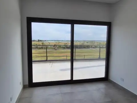 VENTA CASA 5 AMBIENTES PUERTOS DEL LAGO SECTOR NATIVAS CON PILETA FINANCIA