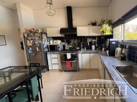 Casa en Venta con 8 cocheras