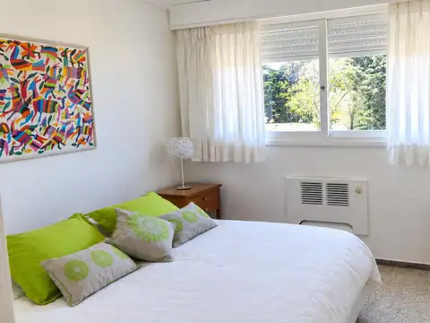 Departamento en Alquiler Temporal en Playa Mansa, USD 4.600