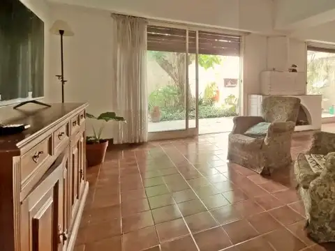 Casa con Jardín, Garaje, Terraza y Parrilla en Villa del Parque