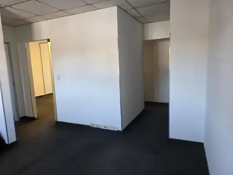 Oficina 7 ambientes con 1 baño