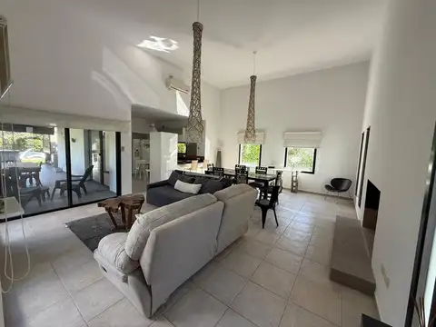 Venta Casa 4 ambientes  San Fransico - Villanueva