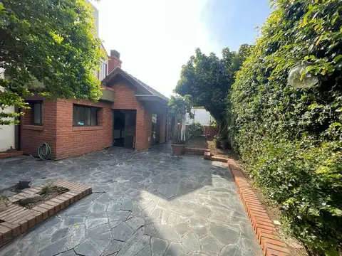 VENTA CASA 4 AMBIENTES CON PISCINA WILDE CENTRO