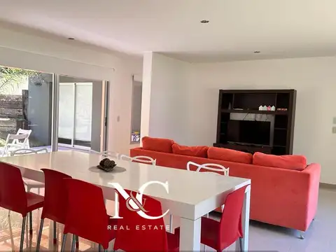Casa 5 ambientes con 3 baños