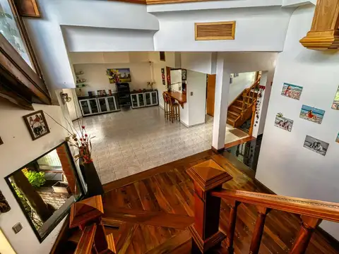 Casa en Venta con 2 cocheras