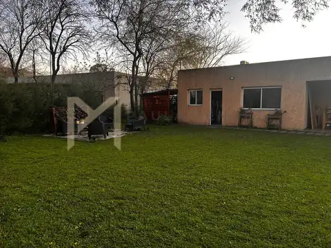 Casa en Venta con 3 cocheras