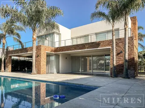 Casa en alquiler anual sobre lote al agua en Santa Barbara