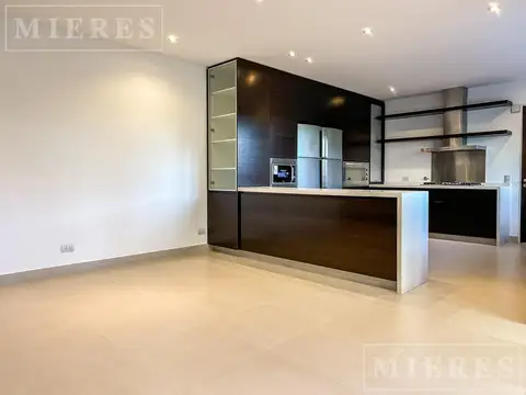 Casa en Alquiler con 4 cocheras