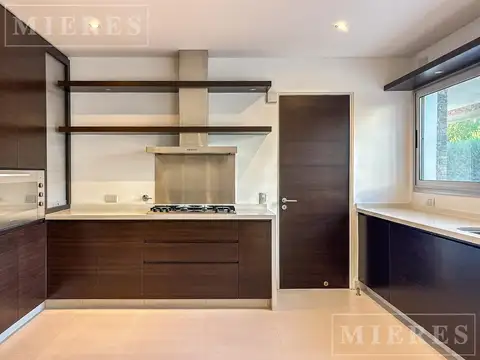 Casa en Alquiler de 4 dormitorios