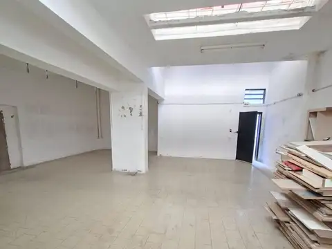Depósito en venta en Av. Regimiento de Patricios al 700 Barracas CABA