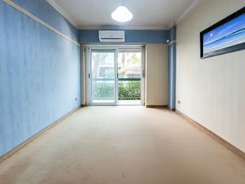 Piso en VENTA Recoleta, balcón, PERMUTA