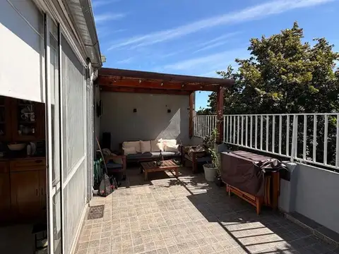 Venta impecable PH 3 amb Villa Devoto 1 Piso por Escalera, Quincho y terraza.