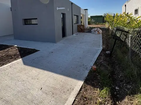 Casa en Venta en Pilar Del Este - Santa Elisa, USD 155.000