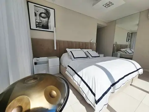 Blvd. Los Castaños 300 , Piso 1