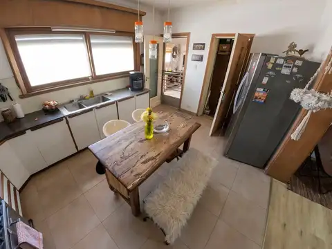 Casa en Venta con 3 cocheras