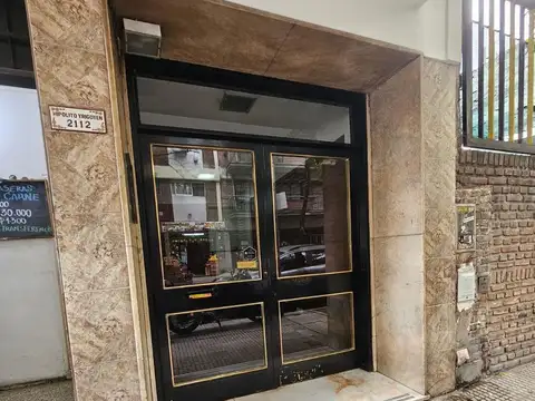 Hipólito Yrigoyen  al 2100