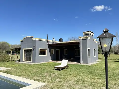 Venta Casa quinta estilo campo en Salvador María, Lobos