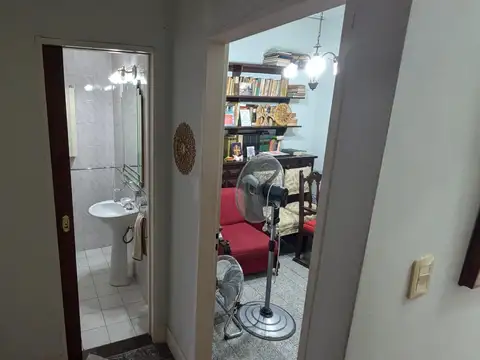 CASA 6 AMBIENTES, FONDO LIBRE A Mts. Av J B ALBERDI CABA