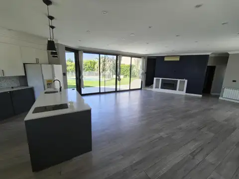 Casa 4 ambientes con 4 baños