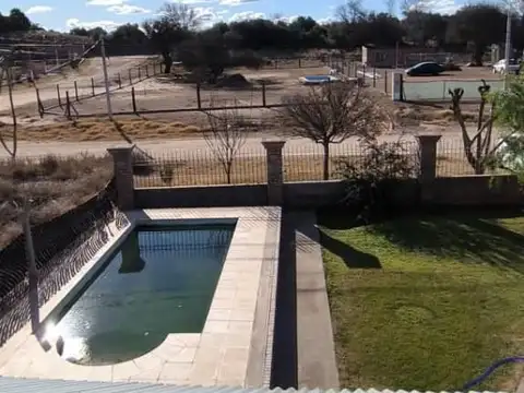 Casa 8 ambientes con 3 baños