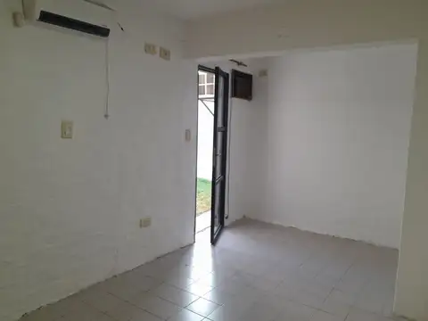 Casa en Alquiler con 1 cochera