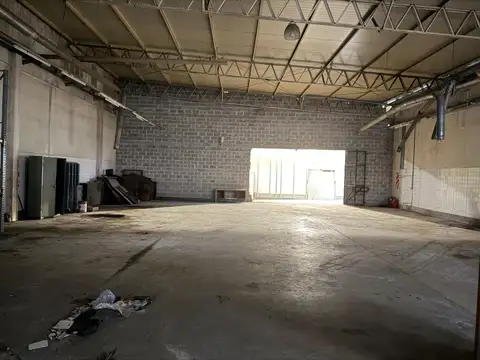 Depósito de 1000m2 en alquiler, techo de losa, excelente ubicación.