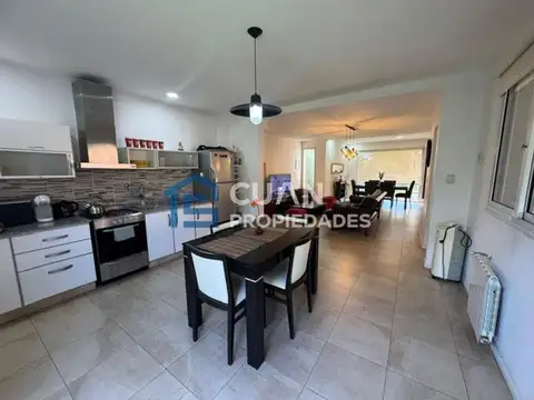 Casa 4 ambientes con 3 baños