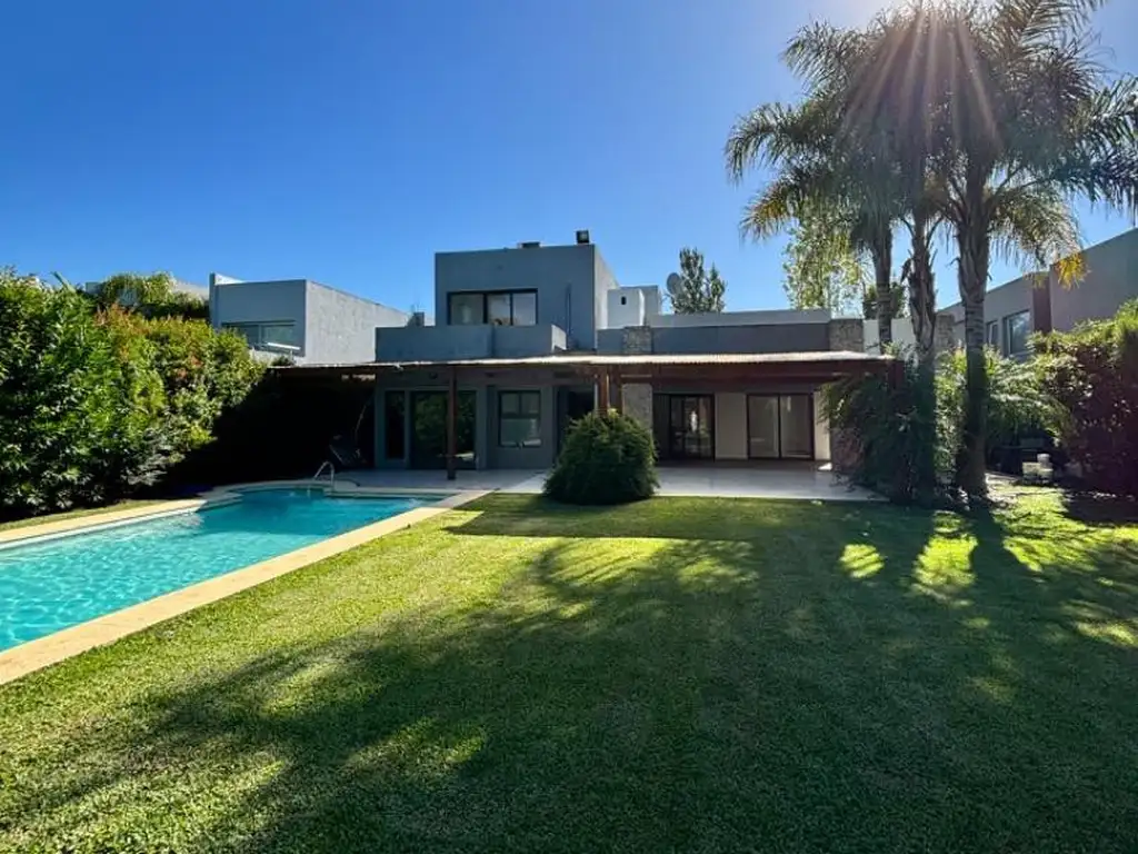 Casa en Venta con cochera