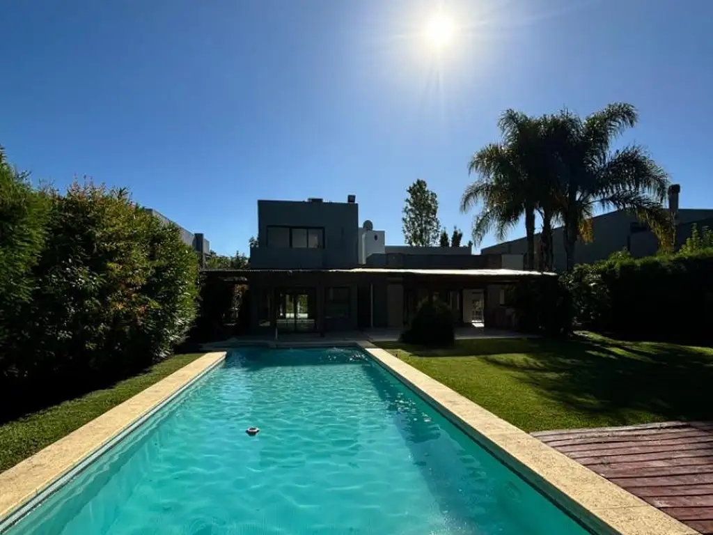 Casa en Venta - 4 dormitorios -