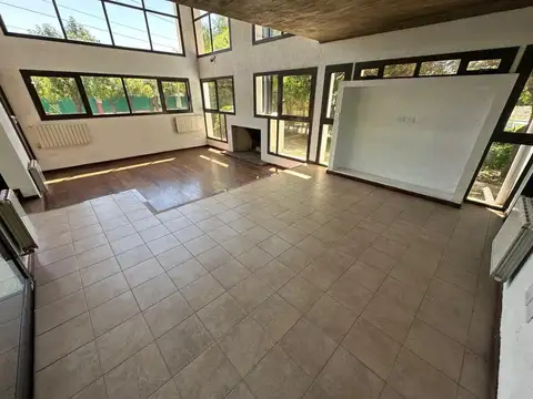 Casa en Venta con 4 cocheras