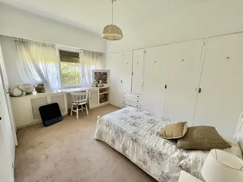 Impecable casa en venta con jardin pileta y parrilla! Muy buena DISTRIBUCION 