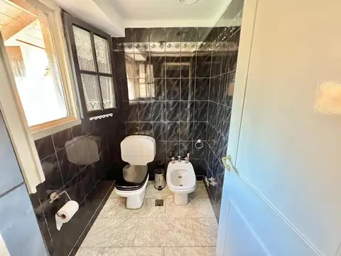 Casa en Venta con 4 cocheras