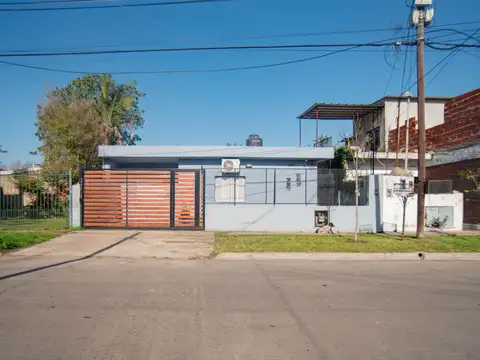 VENTA CASA 4 AMBIENTES HURLINGHAM COCHERA JARDIN